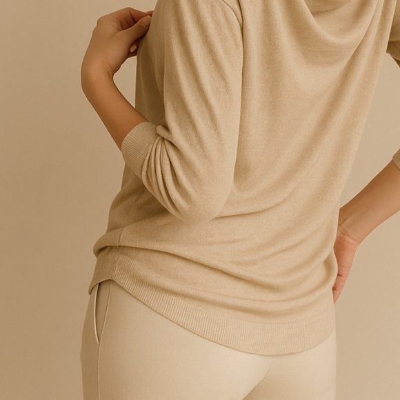 90s Diane Von Furstenberg Silk Blend Lightweight Knit Neutral Top Size Small - Picture 2 of 16